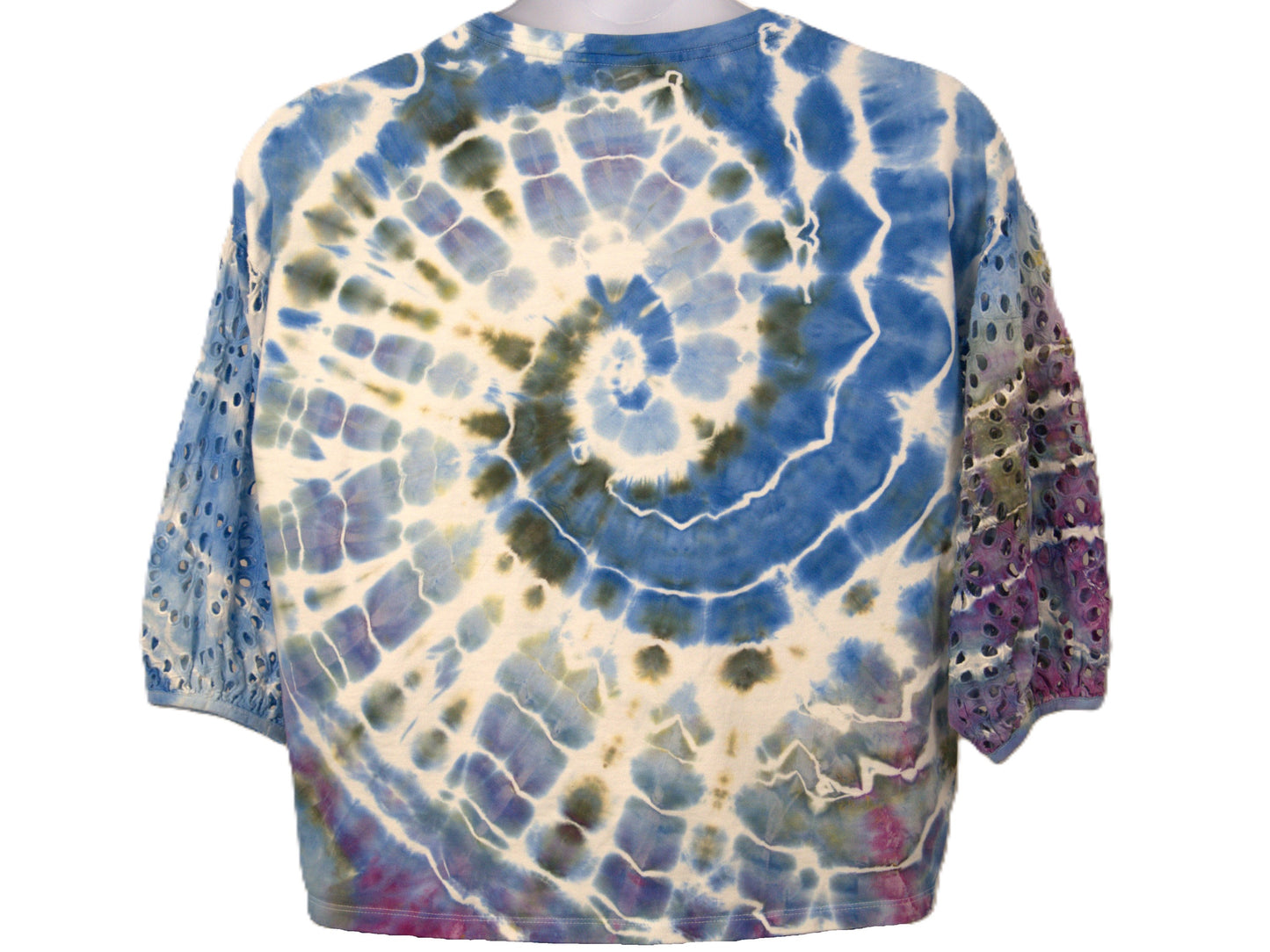 Back view tie dye top size XXL blue purple green spiral pattern eyelet sleeves