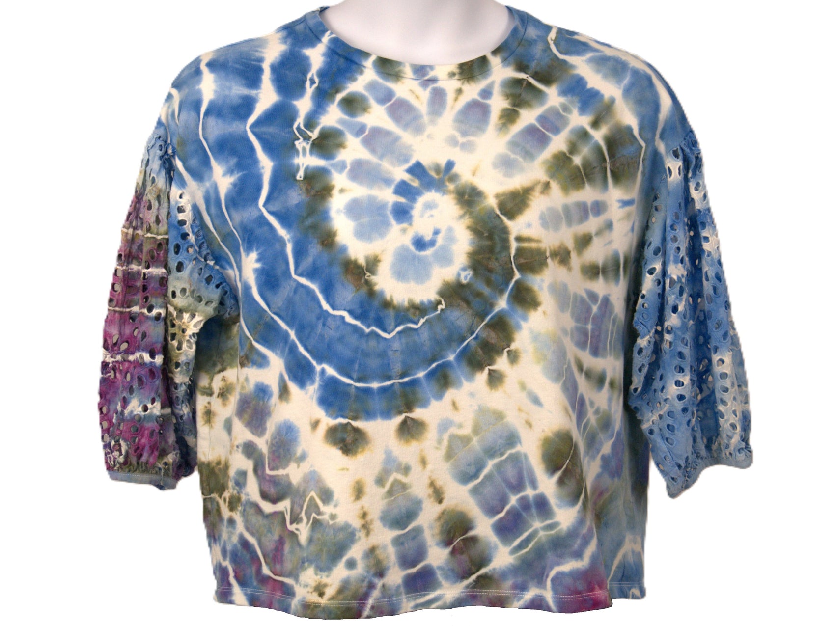 Front view tie dye top XXL womens blue green purple eyelet lace sleeves hand dyed